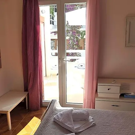 Отель Central City Apartment